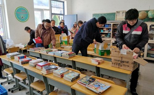 充分发挥高校作为经济社会发展的人才库