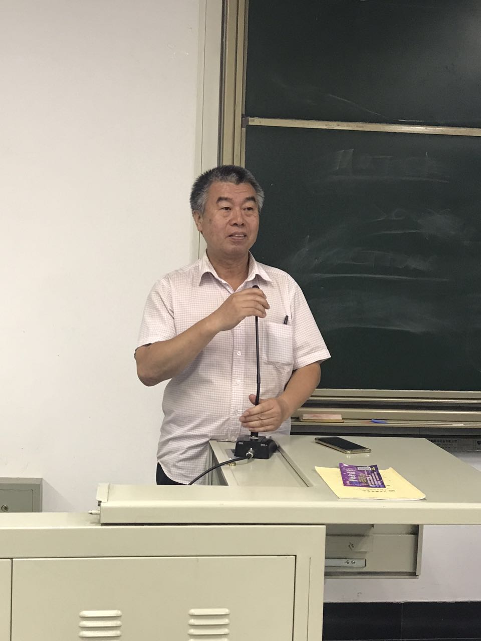 其中请到2017年北京高校优秀共产党